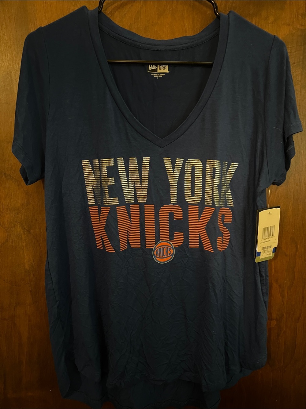 NWT New Era New York Knicks V‑Neck Tee